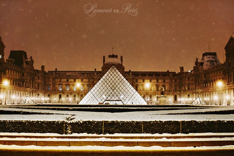 Beautiful photos of snow at the Louvre in Paris