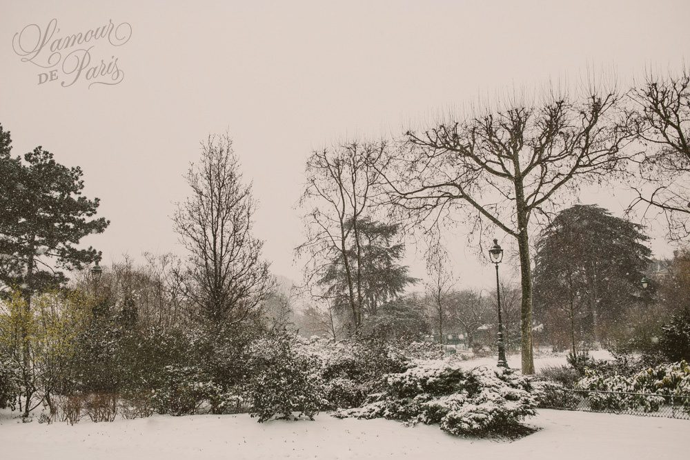 Beautiful photographs of Paris covered in snow in the winter, taken by France wedding and portrait photographer Stacy Reeves for travel planning blog L'Amour de Paris