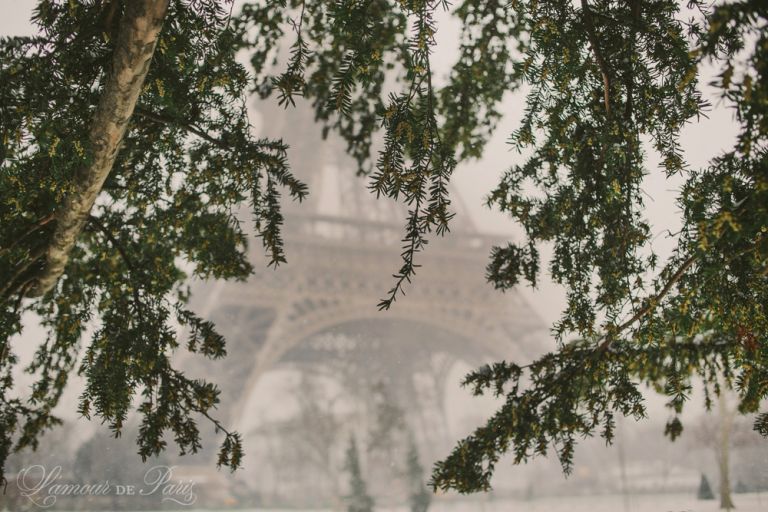 Beautiful photographs of Paris covered in snow in the winter, taken by France wedding and portrait photographer Stacy Reeves for travel planning blog L'Amour de Paris