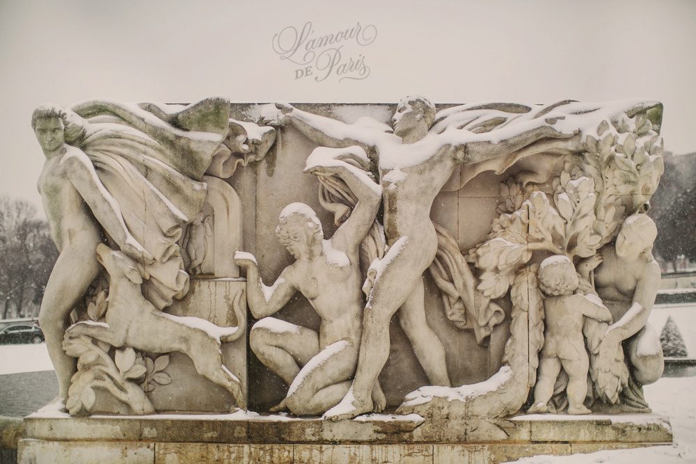 Beautiful photographs of Paris covered in snow in the winter, taken by France wedding and portrait photographer Stacy Reeves for travel planning blog L'Amour de Paris