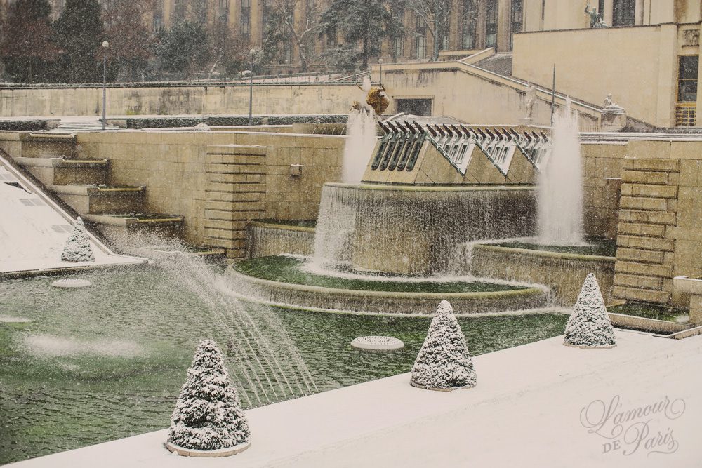 Beautiful photographs of Paris covered in snow in the winter, taken by France wedding and portrait photographer Stacy Reeves for travel planning blog L'Amour de Paris