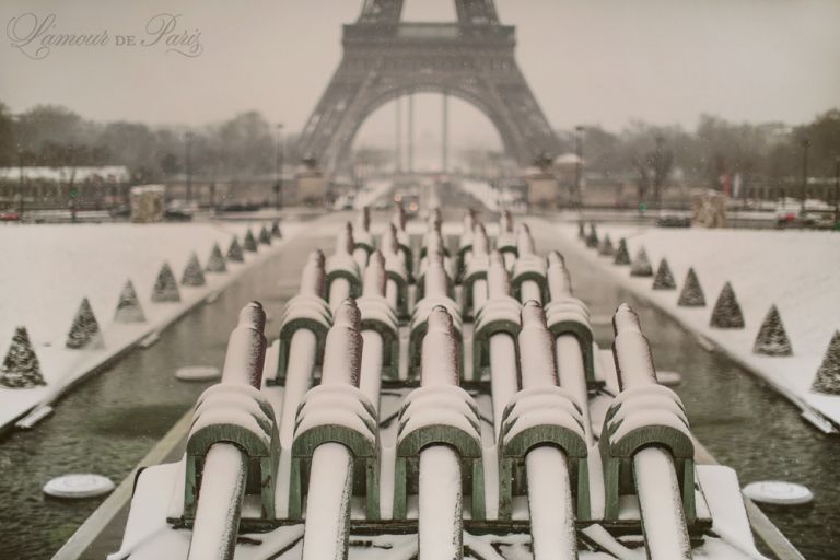 Beautiful photographs of Paris covered in snow in the winter, taken by France wedding and portrait photographer Stacy Reeves for travel planning blog L'Amour de Paris