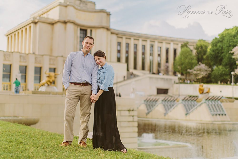 Portrait session of April and Ian Robson in Paris France by photographer Stacy Reeves for L'Amour de Paris Romantic Portraits Studio.