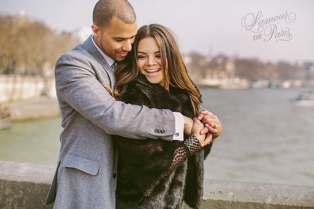 Portrait photo session of Claire and Jason Anderson around the Champ de Mars and the Eiffel Tower by Paris wedding and portrait photographer Stacy Reeves for travel planning blog L'Amour de Paris