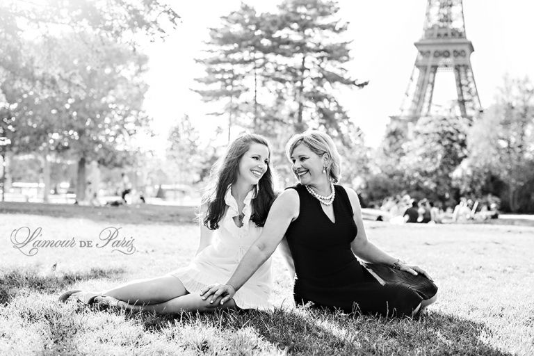 Family portrait session in front of the Eiffel Tower by Paris wedding photographer Stacy Reeves for travel planning blog L'Amour de Paris