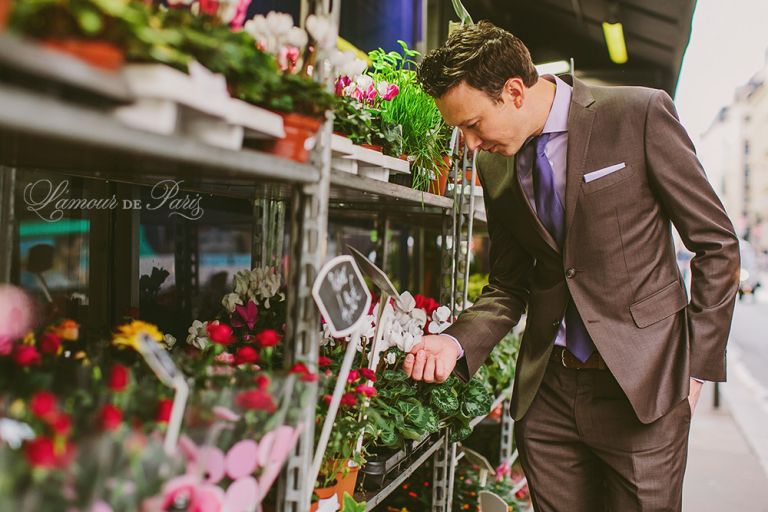 Paris elopement wedding ceremony at the Eiffel Tower, portrait photography at the Pont Alexandre III, Notre Dame de Paris, Pont des Arts love lock bridge, and a first dance and cake cutting at the Louvre at night. Photography by Stacy Reeves for destination wedding blog Lamour de Paris.