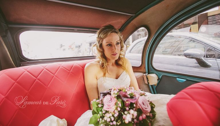 Paris elopement wedding ceremony at the Eiffel Tower, portrait photography at the Pont Alexandre III, Notre Dame de Paris, Pont des Arts love lock bridge, and a first dance and cake cutting at the Louvre at night. Photography by Stacy Reeves for destination wedding blog Lamour de Paris.