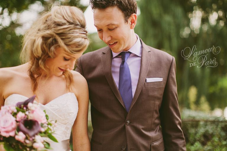 Paris elopement wedding ceremony at the Eiffel Tower, portrait photography at the Pont Alexandre III, Notre Dame de Paris, Pont des Arts love lock bridge, and a first dance and cake cutting at the Louvre at night. Photography by Stacy Reeves for destination wedding blog Lamour de Paris.