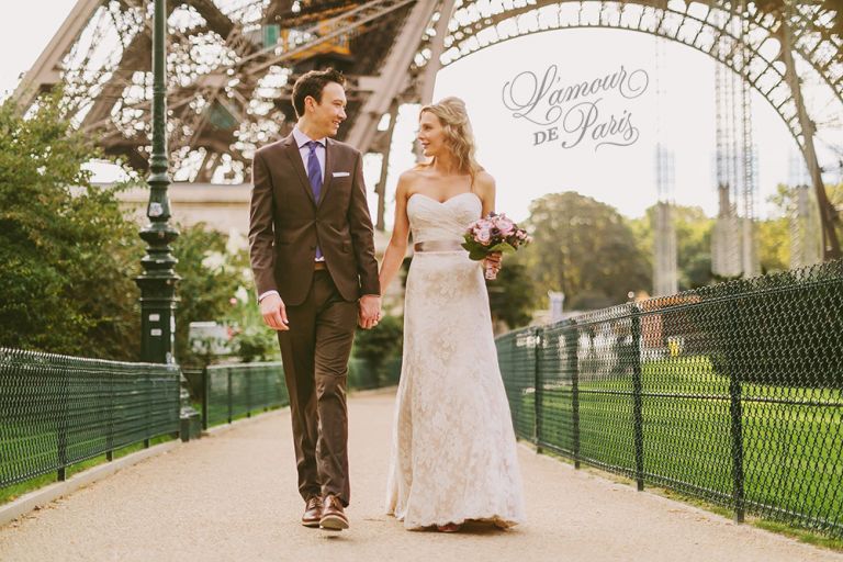 Paris elopement wedding ceremony at the Eiffel Tower, portrait photography at the Pont Alexandre III, Notre Dame de Paris, Pont des Arts love lock bridge, and a first dance and cake cutting at the Louvre at night. Photography by Stacy Reeves for destination wedding blog Lamour de Paris.