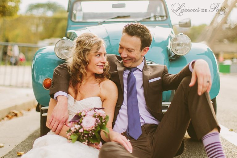 Paris elopement wedding ceremony at the Eiffel Tower, portrait photography at the Pont Alexandre III, Notre Dame de Paris, Pont des Arts love lock bridge, and a first dance and cake cutting at the Louvre at night. Photography by Stacy Reeves for destination wedding blog Lamour de Paris.