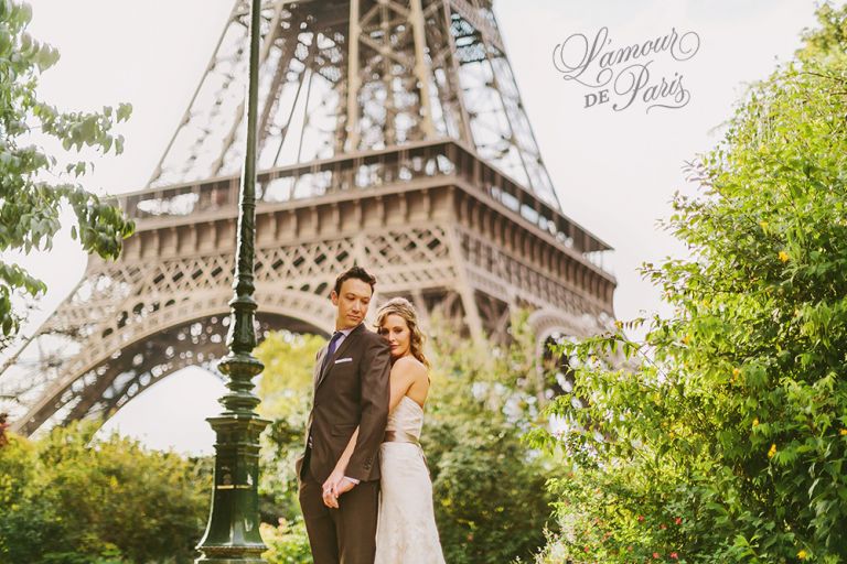 Paris elopement wedding ceremony at the Eiffel Tower, portrait photography at the Pont Alexandre III, Notre Dame de Paris, Pont des Arts love lock bridge, and a first dance and cake cutting at the Louvre at night. Photography by Stacy Reeves for destination wedding blog Lamour de Paris.