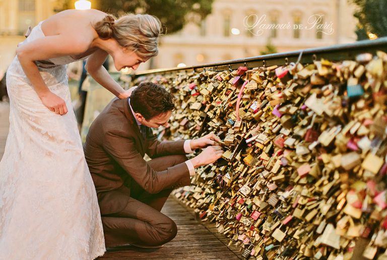 Paris elopement wedding ceremony at the Eiffel Tower, portrait photography at the Pont Alexandre III, Notre Dame de Paris, Pont des Arts love lock bridge, and a first dance and cake cutting at the Louvre at night. Photography by Stacy Reeves for destination wedding blog Lamour de Paris.