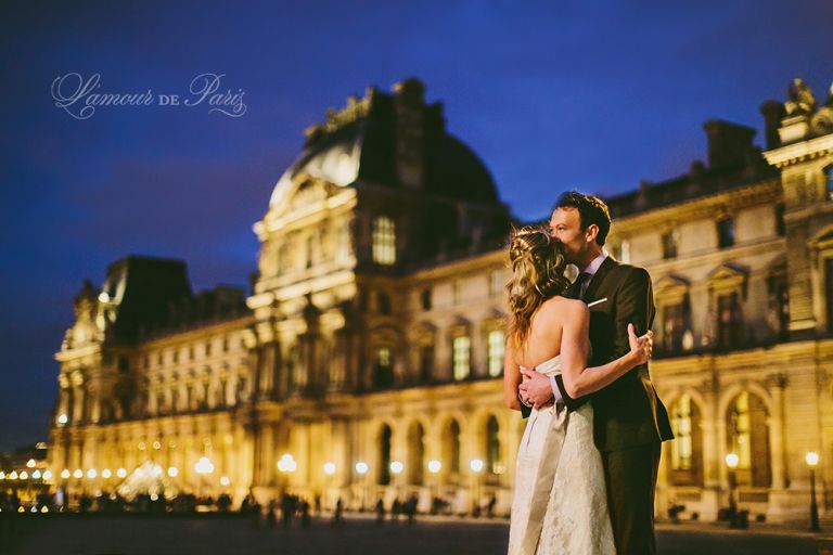 Paris elopement wedding ceremony at the Eiffel Tower, portrait photography at the Pont Alexandre III, Notre Dame de Paris, Pont des Arts love lock bridge, and a first dance and cake cutting at the Louvre at night. Photography by Stacy Reeves for destination wedding blog Lamour de Paris.