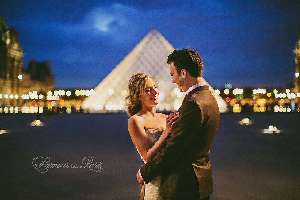 Paris elopement wedding ceremony at the Eiffel Tower, portrait photography at the Pont Alexandre III, Notre Dame de Paris, Pont des Arts love lock bridge, and a first dance and cake cutting at the Louvre at night. Photography by Stacy Reeves for destination wedding blog Lamour de Paris.