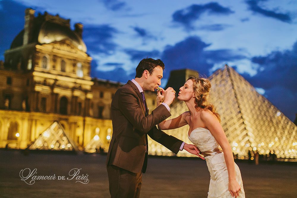 Paris elopement wedding ceremony at the Eiffel Tower, portrait photography at the Pont Alexandre III, Notre Dame de Paris, Pont des Arts love lock bridge, and a first dance and cake cutting at the Louvre at night. Photography by Stacy Reeves for destination wedding blog Lamour de Paris.
