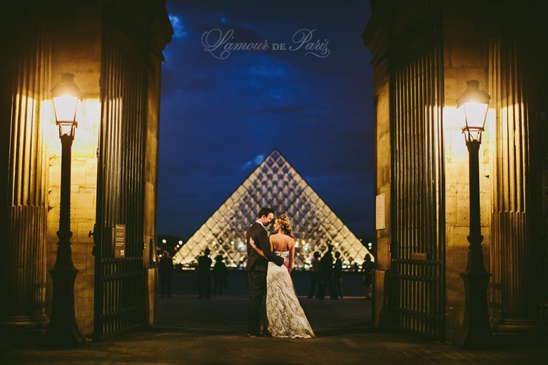 Paris elopement wedding ceremony at the Eiffel Tower, portrait photography at the Pont Alexandre III, Notre Dame de Paris, Pont des Arts love lock bridge, and a first dance and cake cutting at the Louvre at night. Photography by Stacy Reeves for destination wedding blog Lamour de Paris.