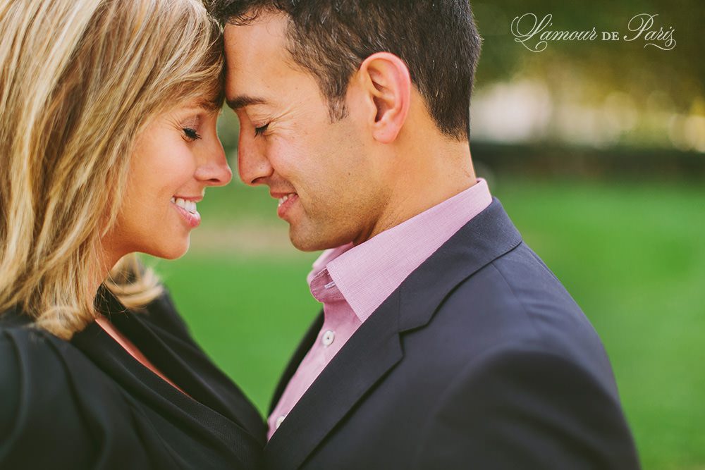 Eiffel Tower portrait photo session in Paris