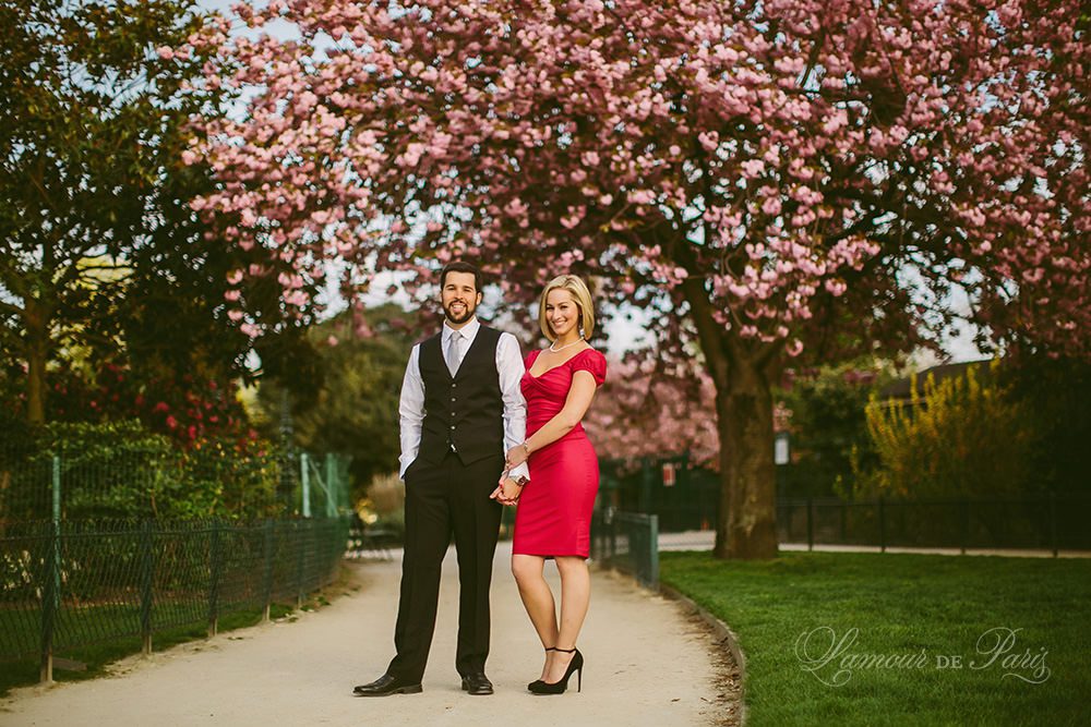 Eiffel tower portrait session in Paris 
