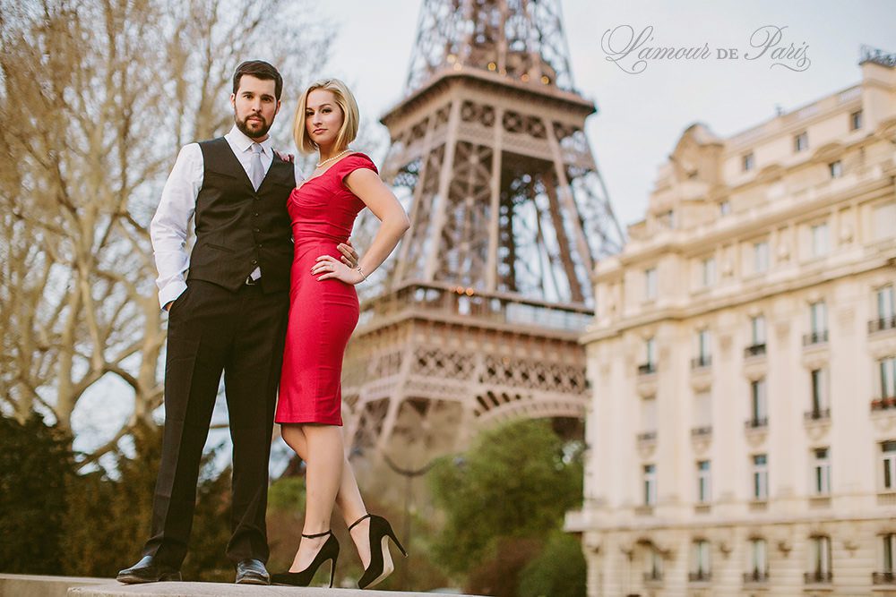 Eiffel tower portrait session in Paris 