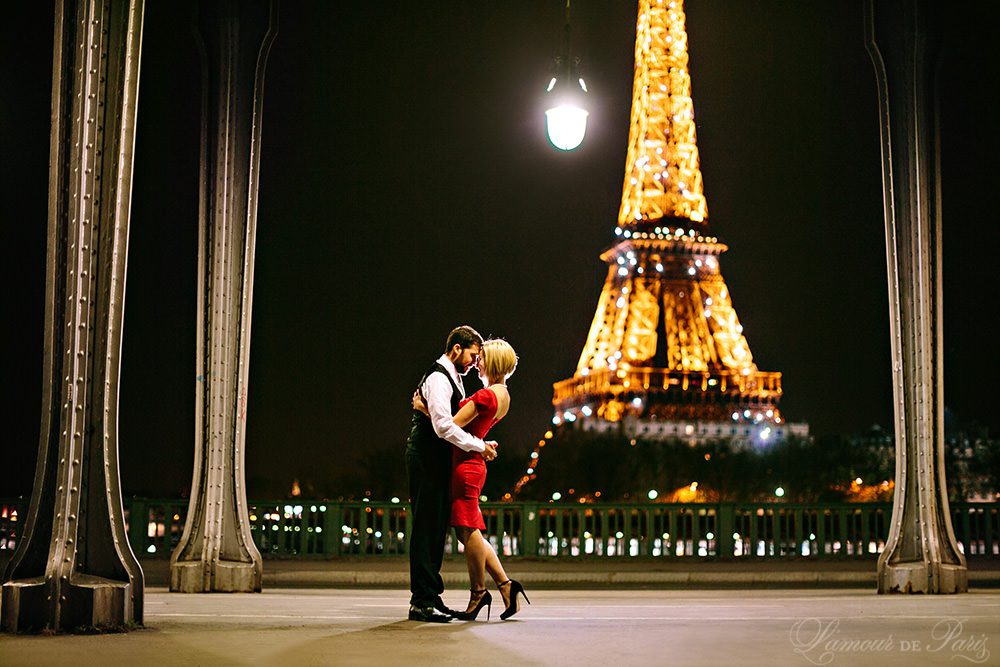 Eiffel tower portrait session in Paris 