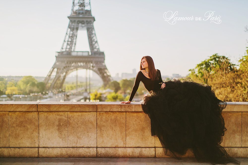 Glamorous black lace and tulle fashion gown photoshoot portait photo session in Paris near the Louvre and Eiffel Tower with Lauren Knight of Aspiring Kennedy