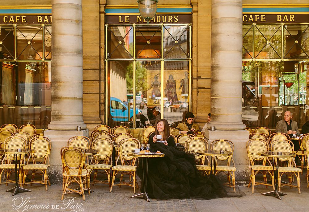 Glamorous black lace and tulle fashion gown photoshoot portait photo session in Paris near the Louvre and Eiffel Tower with Lauren Knight of Aspiring Kennedy