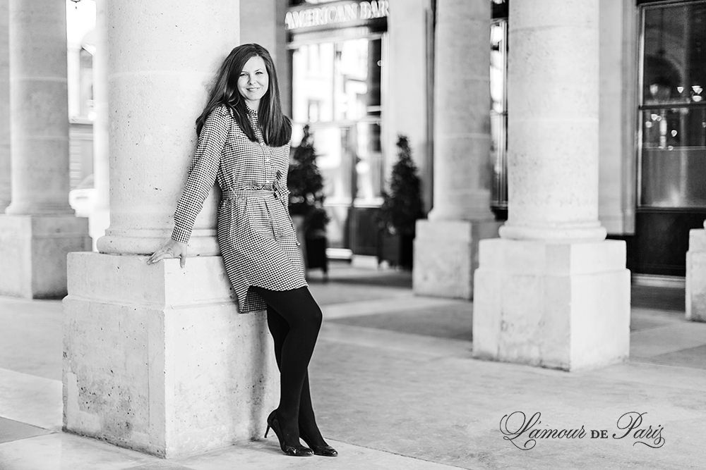 Portait photo session in Paris near the Louvre and Eiffel Tower with Lauren Knight of Aspiring Kennedy