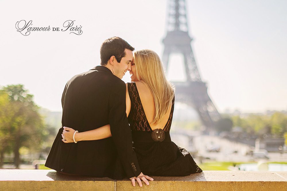 Cute Paris engagement session