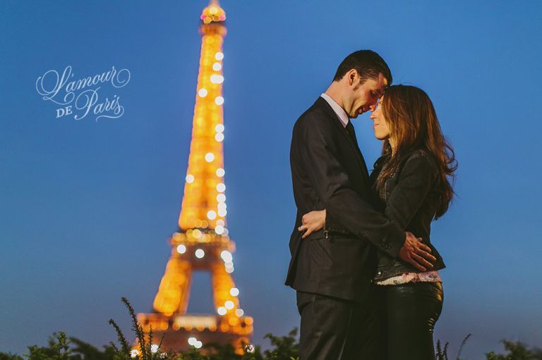 Nighttime portrait session in Paris at the Eiffel Tower