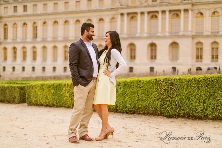 Surprise proposal at Versailles in Paris