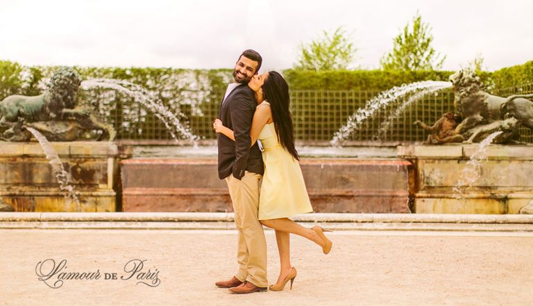 Surprise proposal at Versailles in Paris