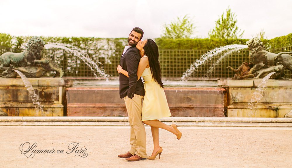 Surprise proposal at Versailles in Paris
