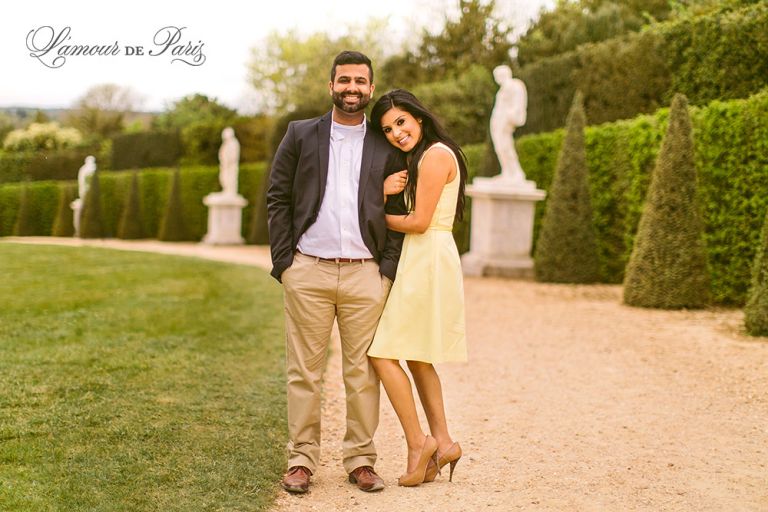 Surprise proposal at Versailles in Paris