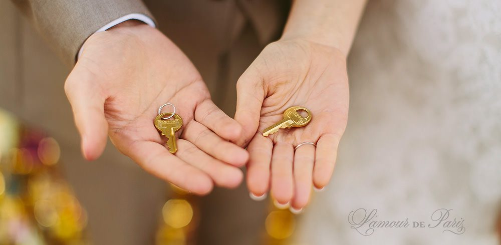 Beautiful Paris elopement wedding at the Eiffel Tower and the Louvre by Stacy Reeves for Lamour de Paris photographers