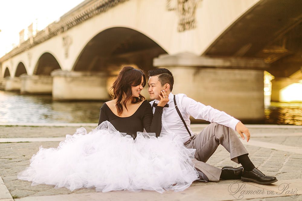 Alissa and Jett's Paris portrait session with a tulle tutu skirt at the Eiffel Tower and the Seine