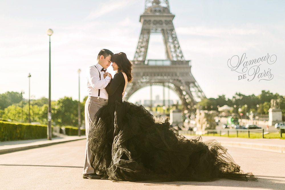 Alissa and Jett's Paris portrait session with a tulle tutu skirt at the Eiffel Tower and the Seine