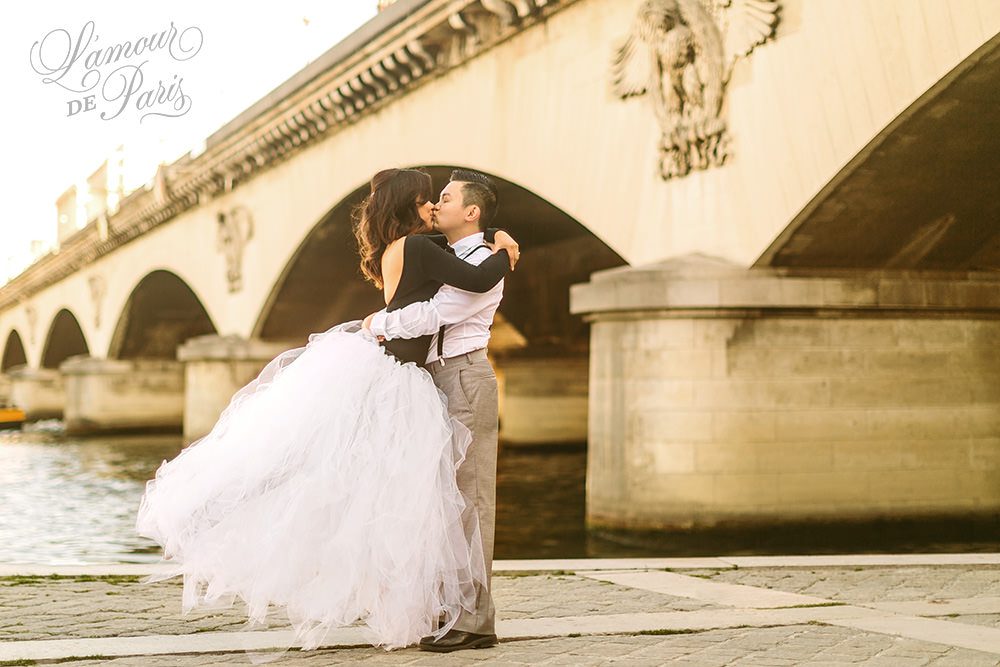 Alissa and Jett's Paris portrait session with a tulle tutu skirt at the Eiffel Tower and the Seine