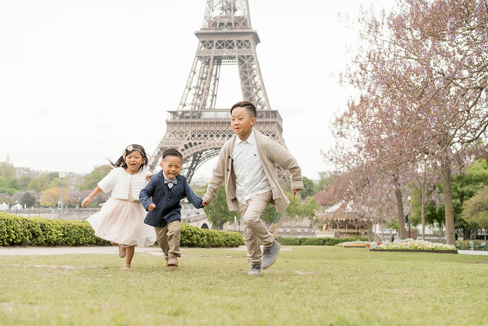 paris family portraits at the eiffel tower 05