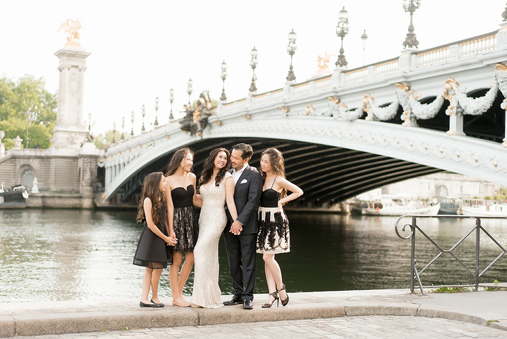 paris family portraits at pont alexandre III 03