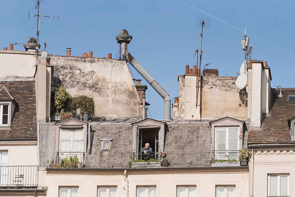 bonjour paris building