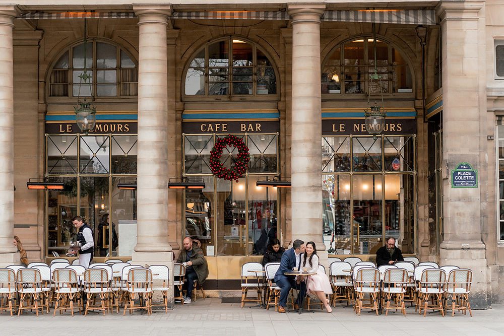 paris engagement photos cafe nemours 01