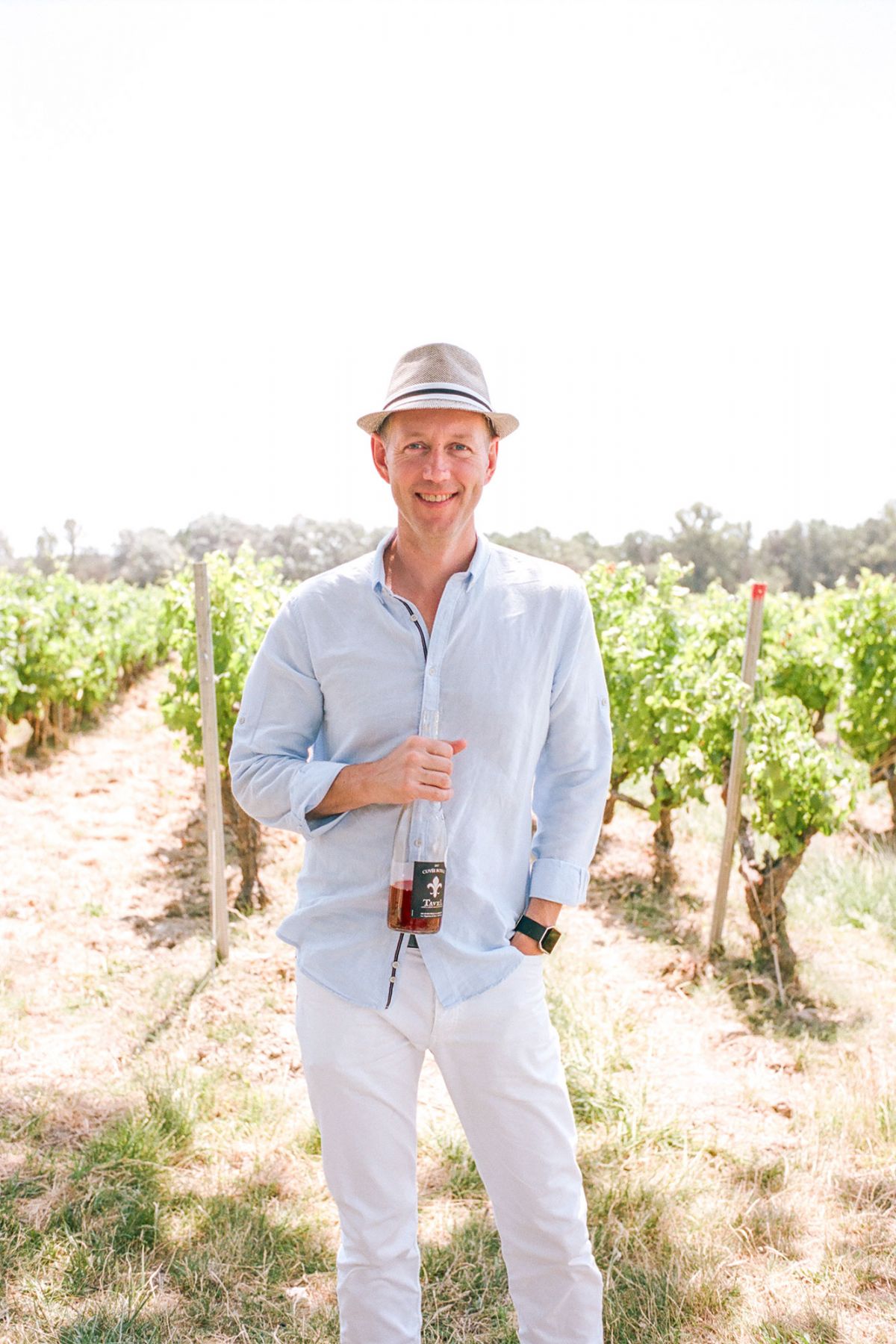 paris photographer in vineyard in france