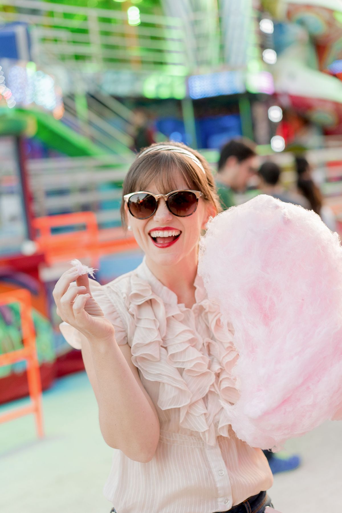 paris photographer with cotton candy