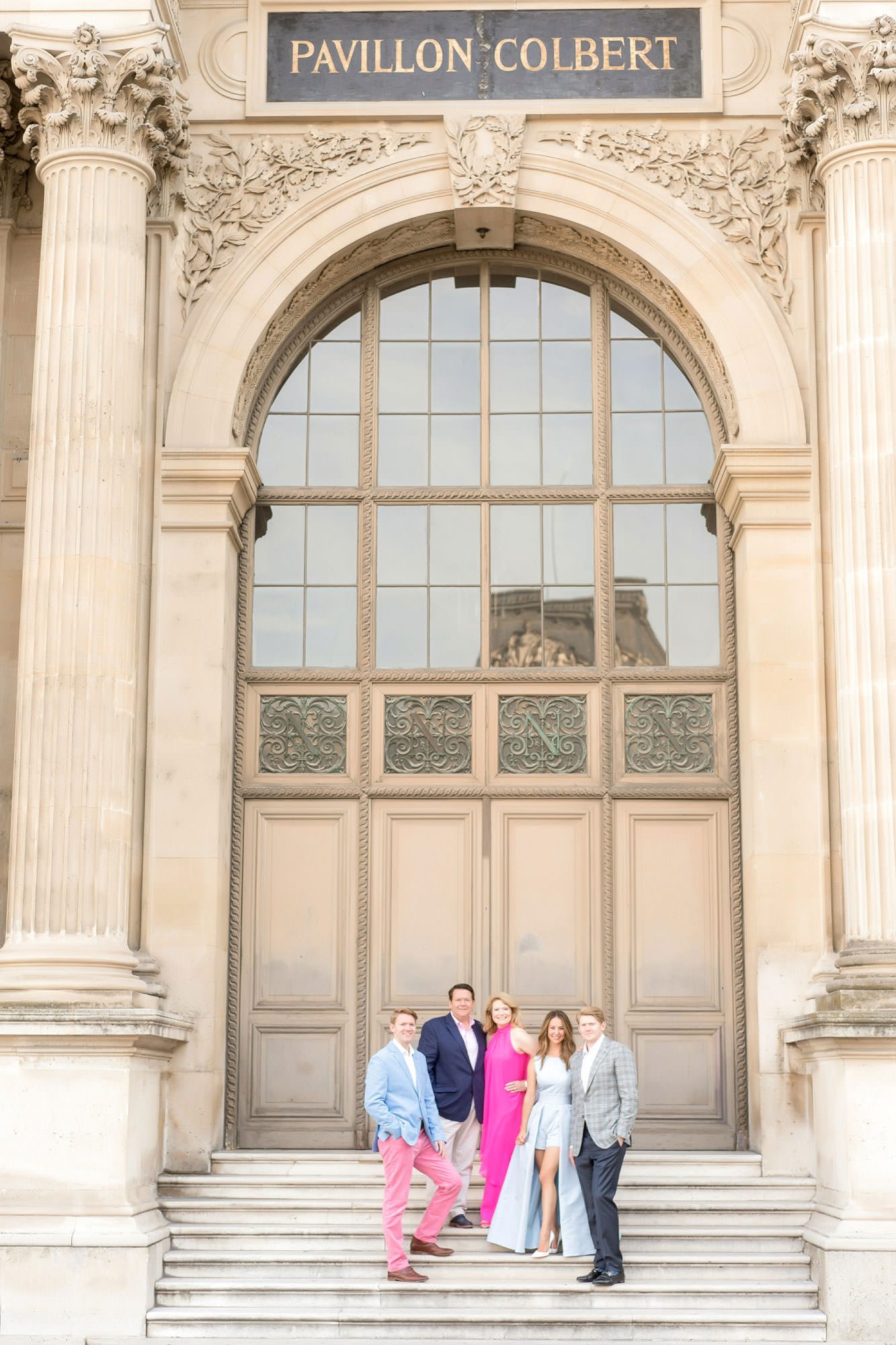 Paris family photo session at louvre