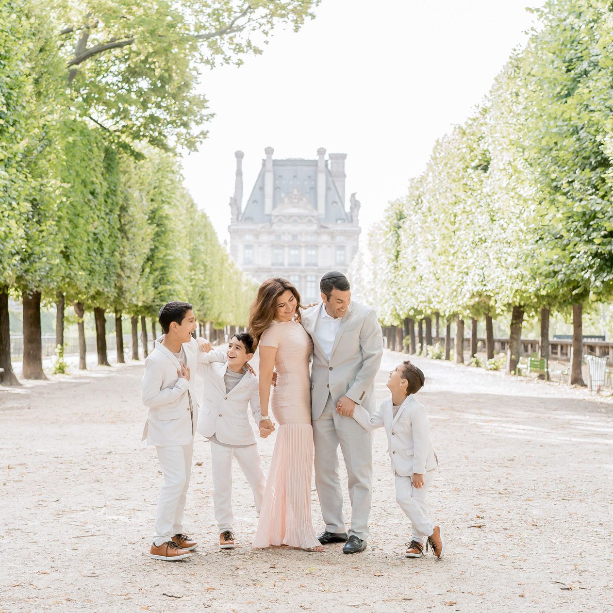 paris family portrait session at tuileries 04