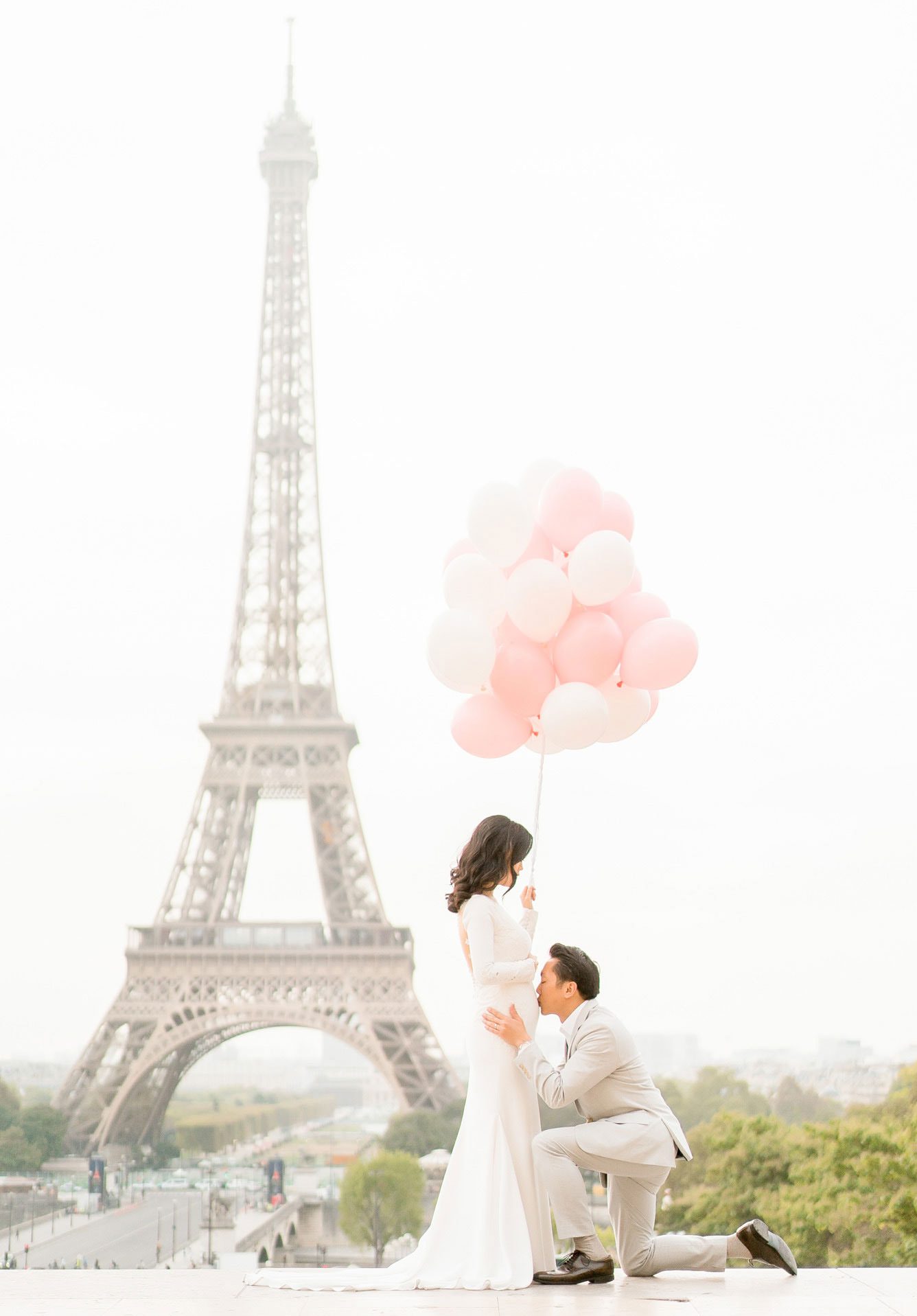 maternity photos at eiffel tower with mom in white with pink balloons