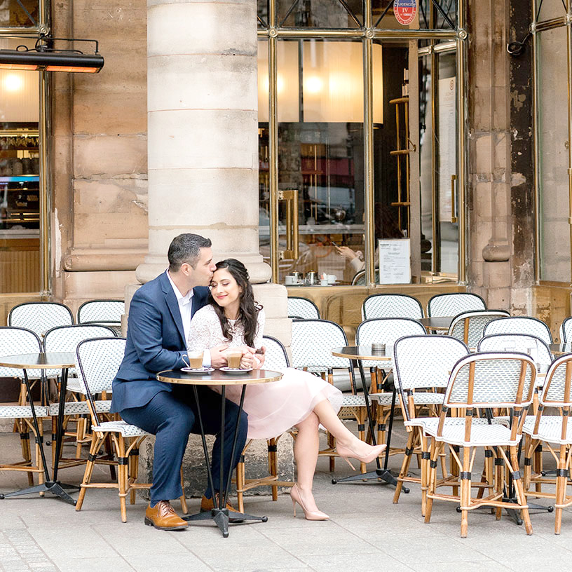 couple enjoying coffe at cafe-nemours