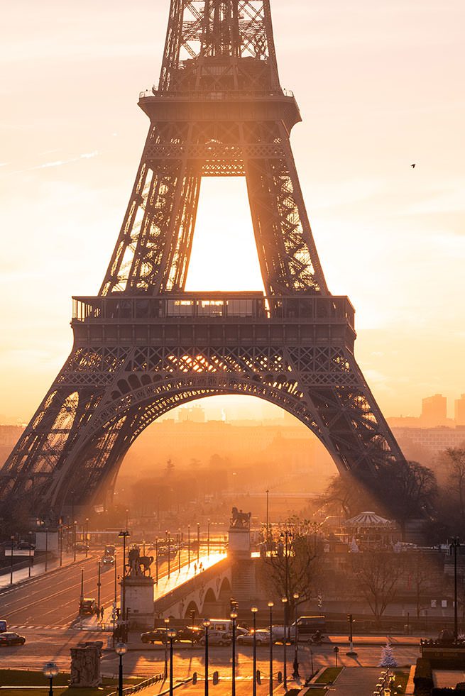 paris photographer eiffel tower sunrise