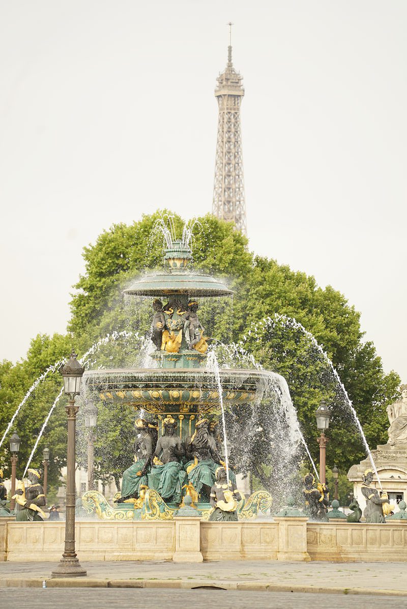 place concorde fountain with eiffel tower