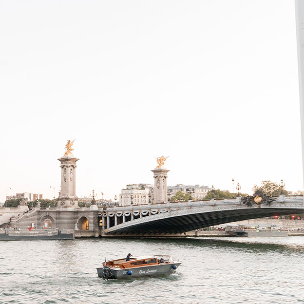 pont-alexandre-italian-style-boat